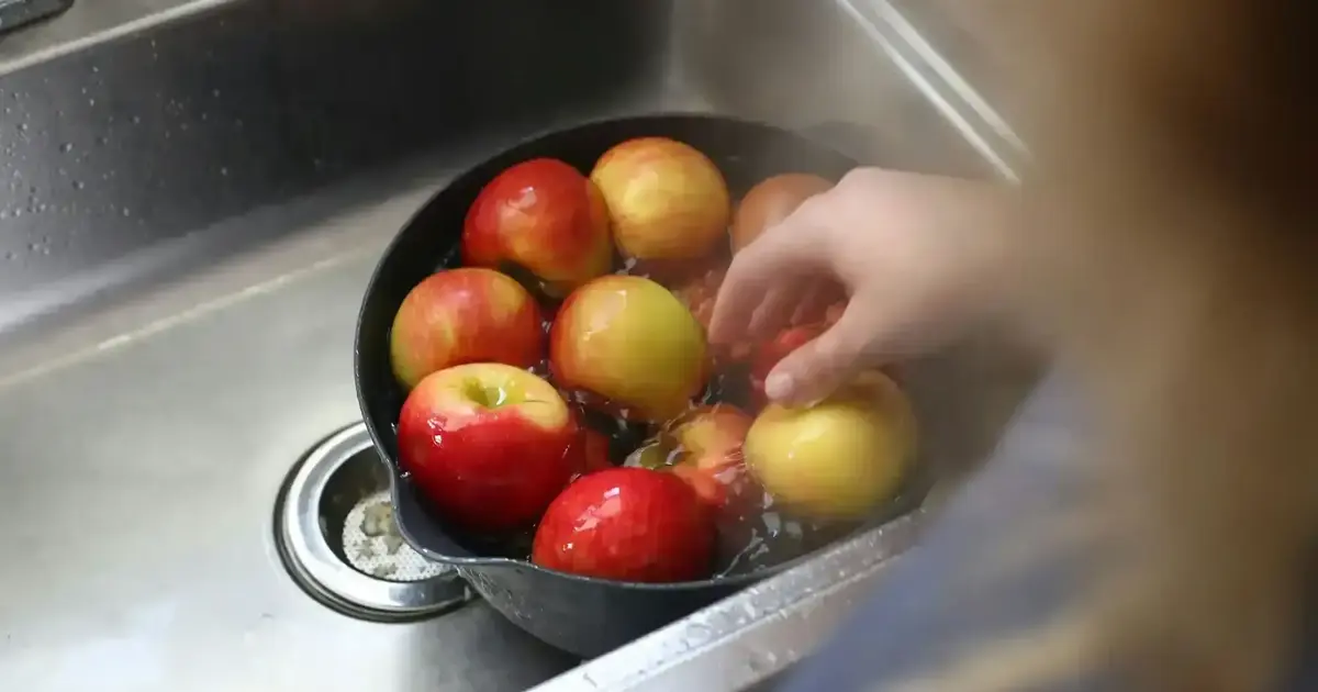 How to Clean Fruit with Baking Soda
